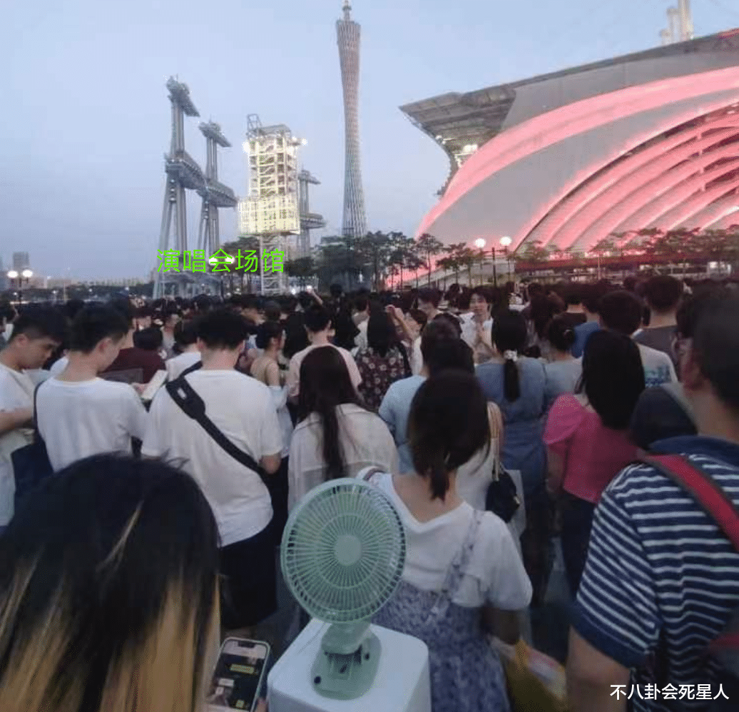 演唱会|港台明星迎来“捞金高峰期”：在内地备受追捧，在香港却遭冷遇