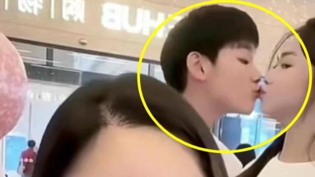 网红ABCD妈翻车风波升级！二姐三弟亲吻，举止暧昧，更多槽点被扒