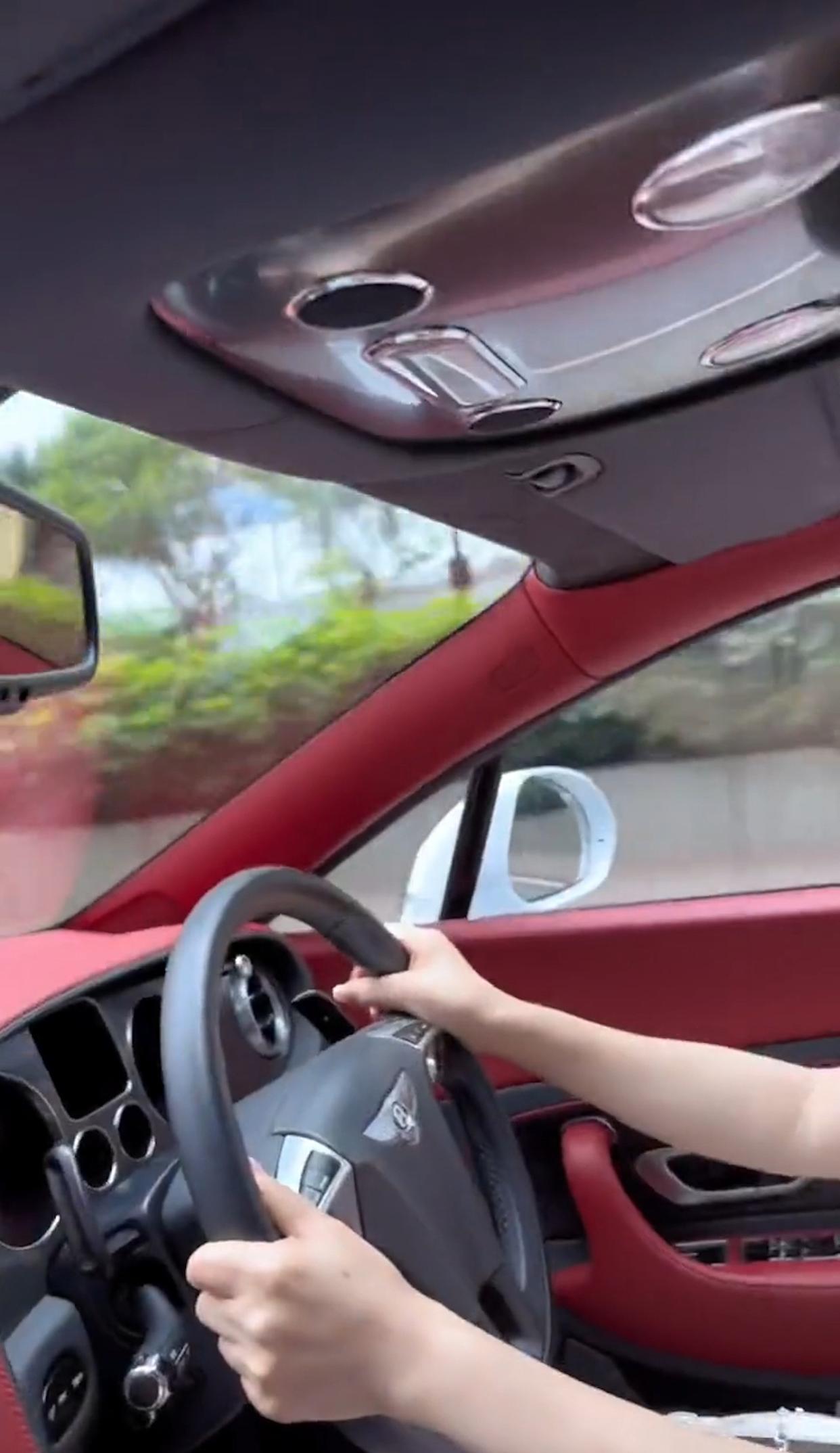 吕良伟|吕良伟夫妻晒百万豪车,网友嘲讽男方吃软饭,杨小娟礼貌护夫获赞