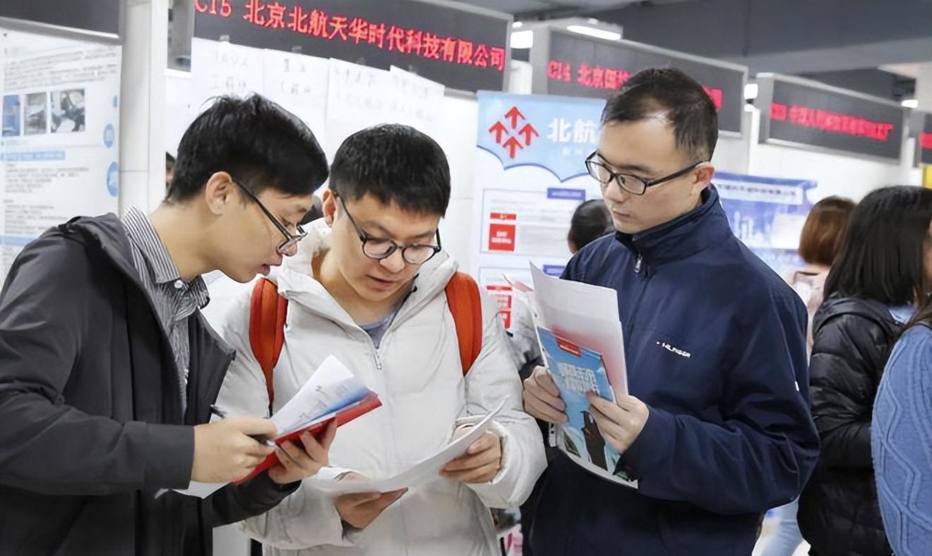 |教育部下发通知，“应届生”身份或将被取消，学生表示犯了愁
