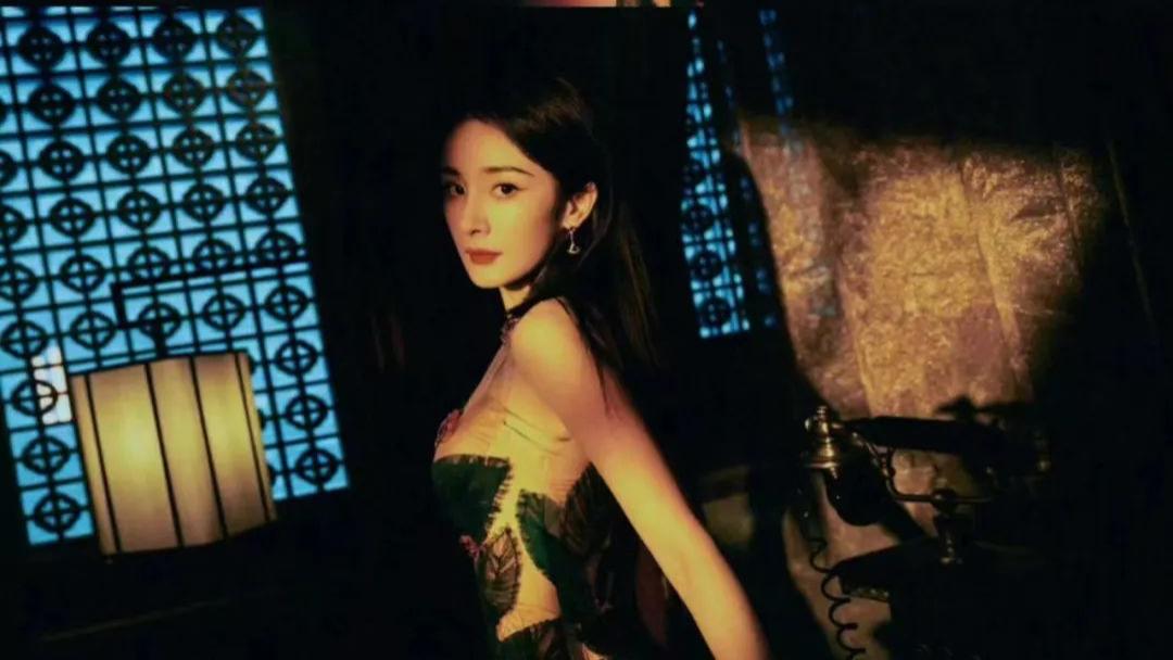 杨幂的37岁生日，超20位明星送祝福，江湖地位就体现出来了