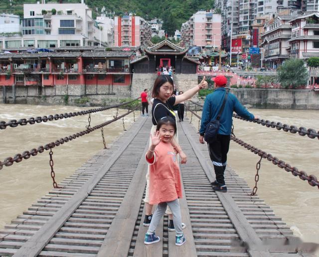 西藏|带着女儿自驾西藏D18：塔尔钦到日土县，有幸在冈仁波齐遇见班禅