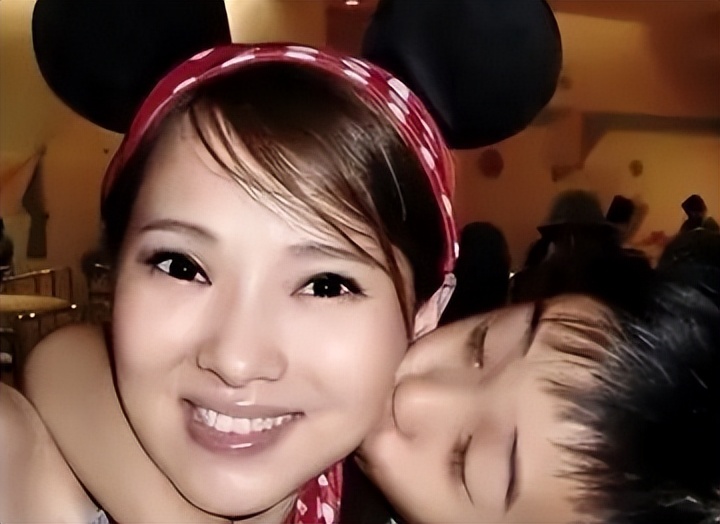 伊能静发文晒儿子毕业，字里行间满是骄傲，网友：这才是高级炫富