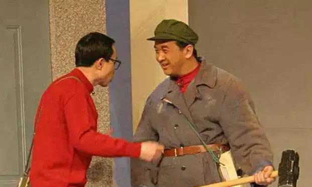 上午被免职,下午被带走,被封为“小品之王”的黄宏,如今怎么样