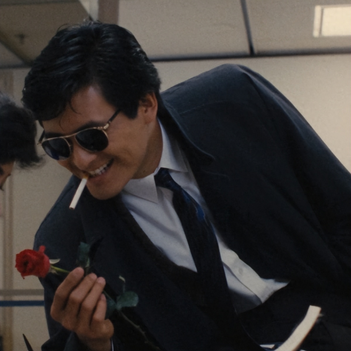 暴打女演员、耍大牌、骚扰女星,回看周润发的罪恶之路