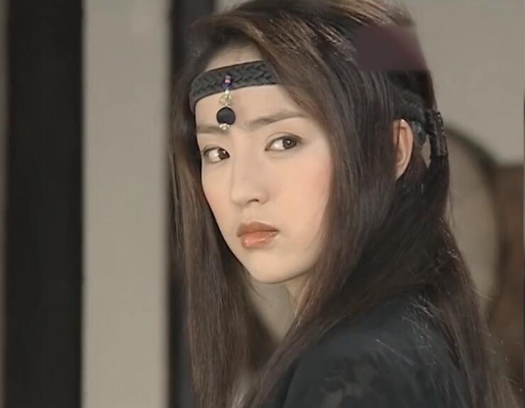 赵露思 同样是演侠女，以前的女演员造型又美又飒，现在的高马尾们脸红吗
