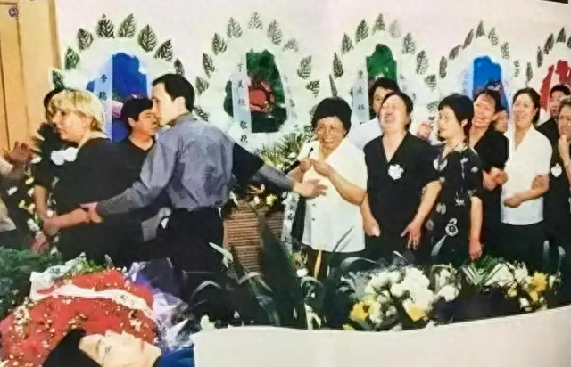 一句台词识破潜伏间谍，去世23年的赵丽蓉，仍被多家官媒发文缅怀