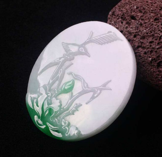 翡翠题材的图案比较复杂,采用机雕还是手工雕刻?