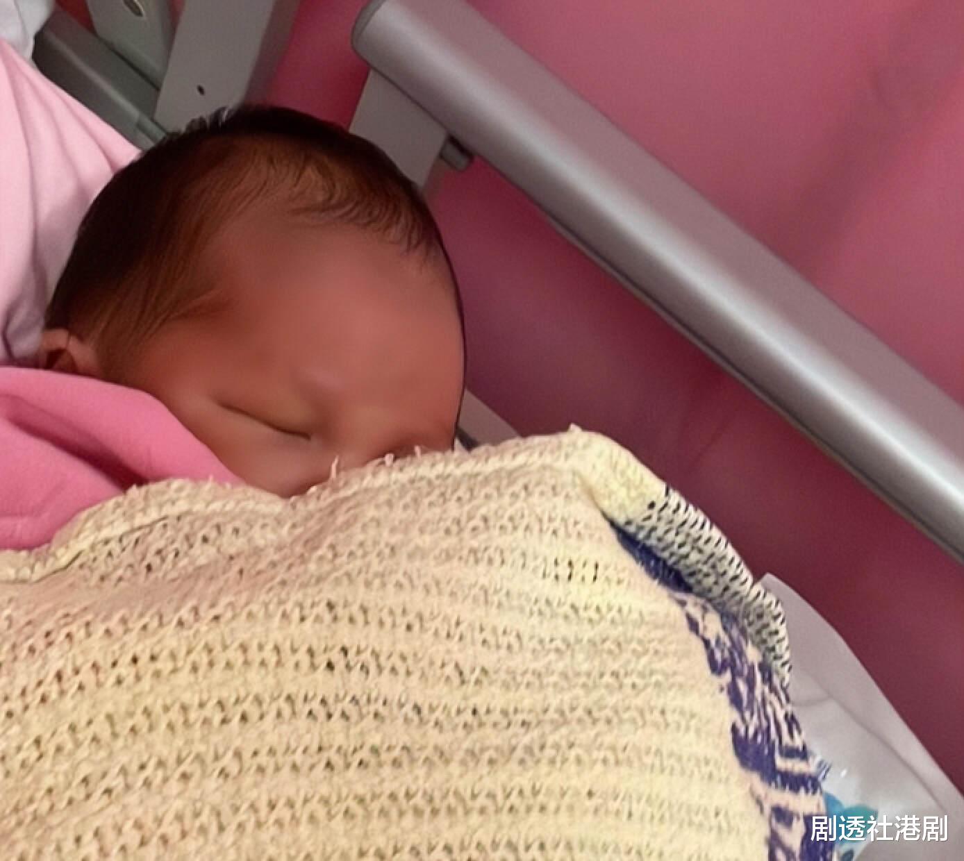 恭喜！香港知名男星妻子产下四胎，结婚四年连生四个儿子