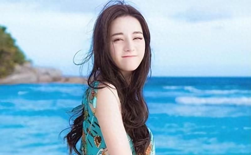 没想到顶流以这样的方式“塌房”,迪丽热巴只有美貌,却无头脑