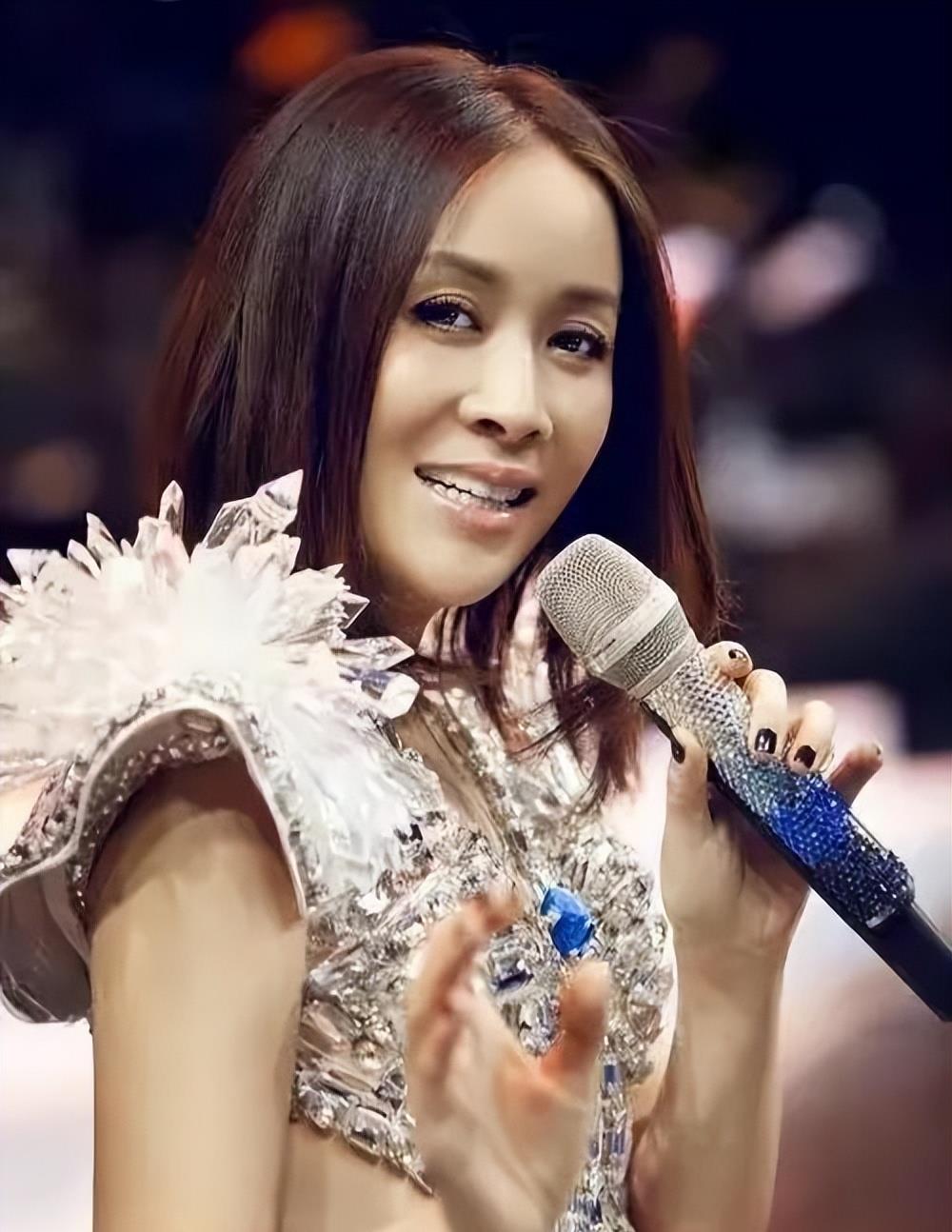 那英|好声音风波持续升级!导师那英突然传出两个坏消息,真让人捏把汗