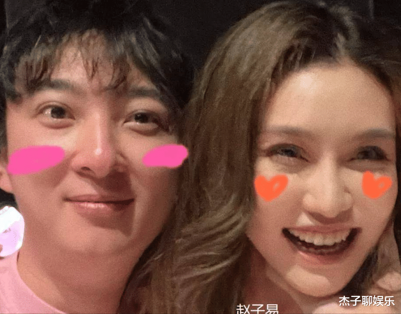 私生子?王思聪抱娃哄睡,眼神温柔姿势熟练,孩子母亲身份很平庸