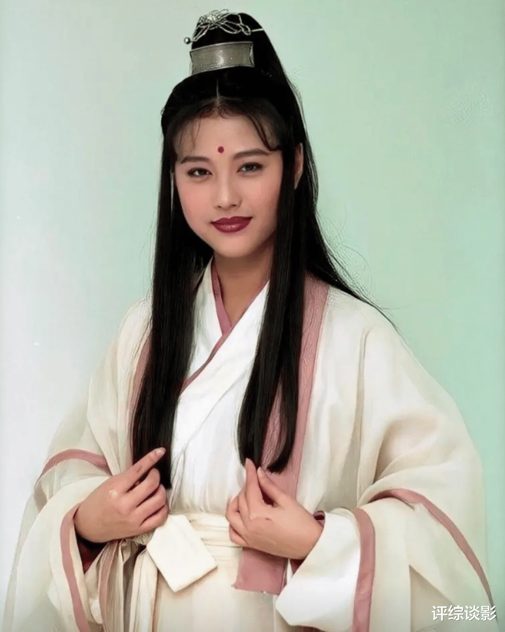 消息属实!演员周海媚因病去世,月初发布的视频看起来像是在告别