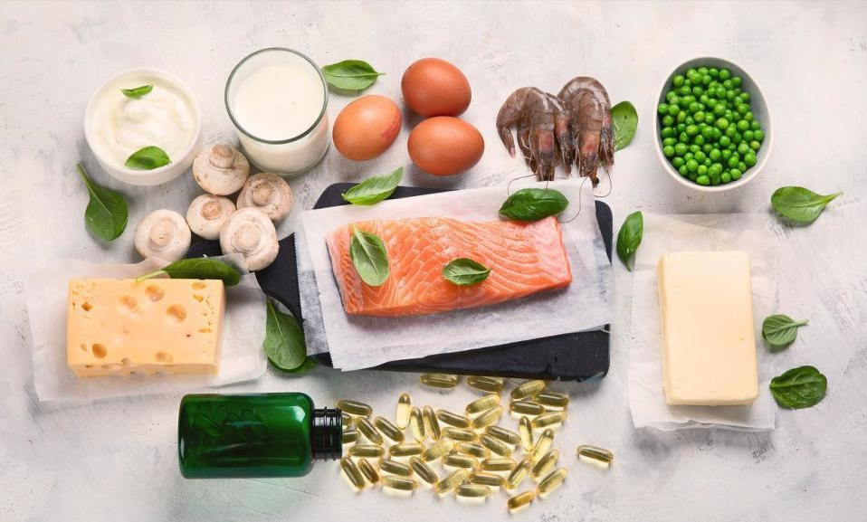 老人腿脚无力，走路没劲，这是怎么回事？补充三种营养，或可改善