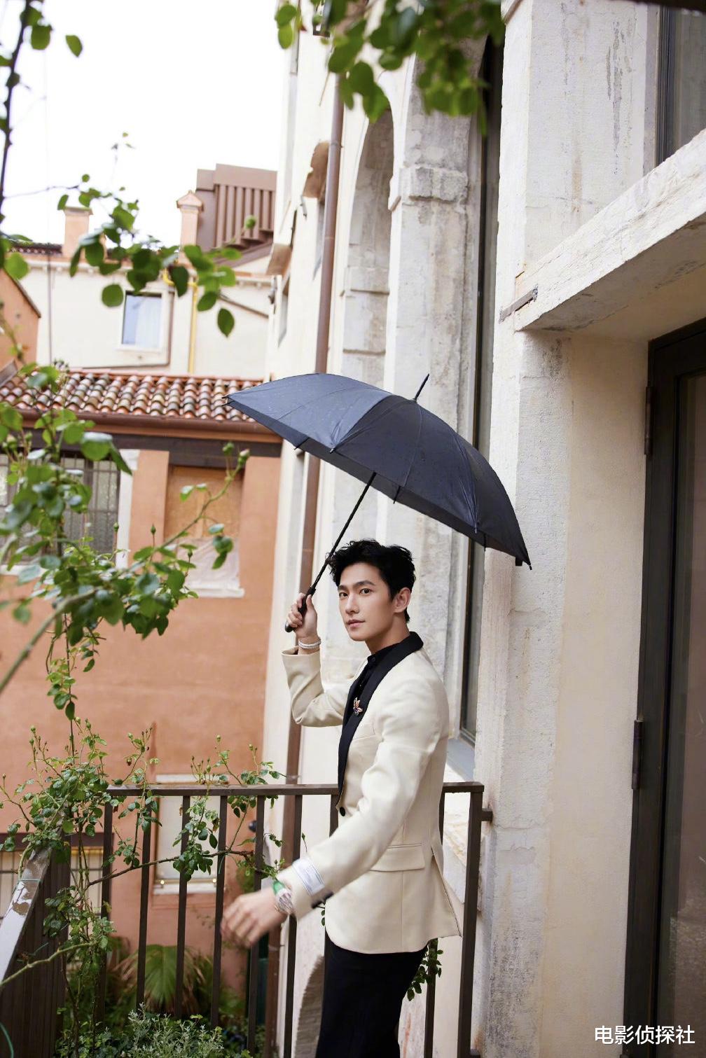 刘亦菲|众星撑伞图出圈:刘亦菲气质佳,倪妮氛围感满满,刘诗诗气场全开