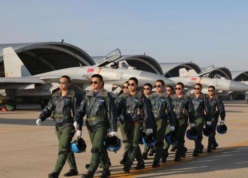 长空之王|《长空之王》未上映,槽点先来了,王一博的发型符合要求吗?