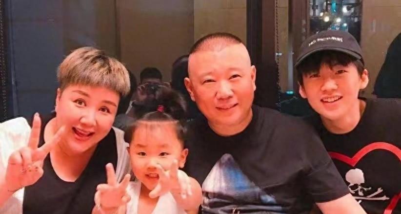 这一次，“偏心二胎”的代价，在50岁郭德纲身上体现得淋漓尽致