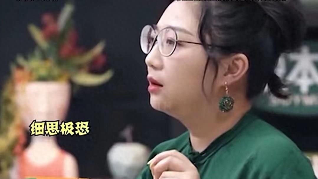 傅首尔与刘毅离婚后,立马官宣新身份,网友难怪男方要离婚的