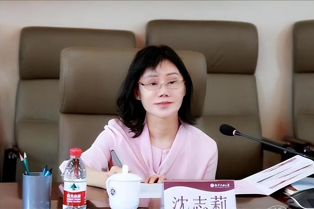 韩国女团 女校长沈志莉：大肆受贿沉迷整容，58岁像20岁少女