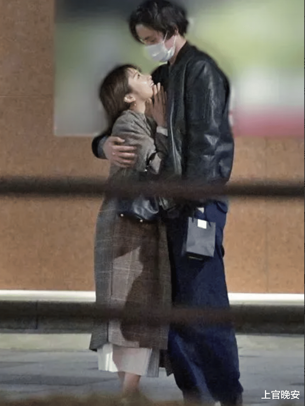 神级抓拍，完爆精修大片！中日韩明星恋爱图，氛围感堪比电影镜头