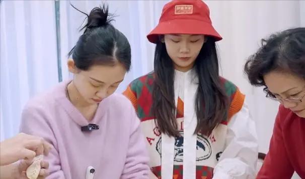 郑恺自曝一天赚7亿,请20个保姆绰绰有余,为何让岳母伺候全家?