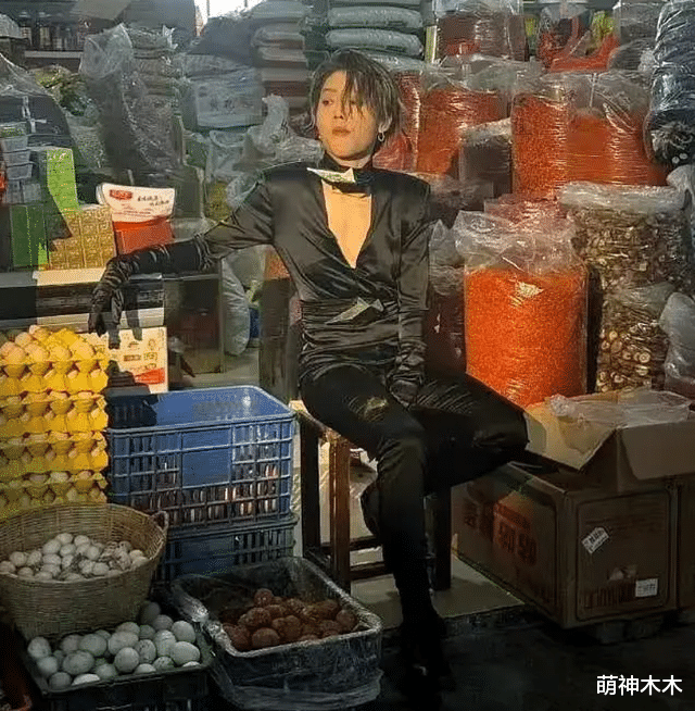 GQ菜市场照翻车!明星一身大牌太虚伪,到普通人辛苦工作地点作秀