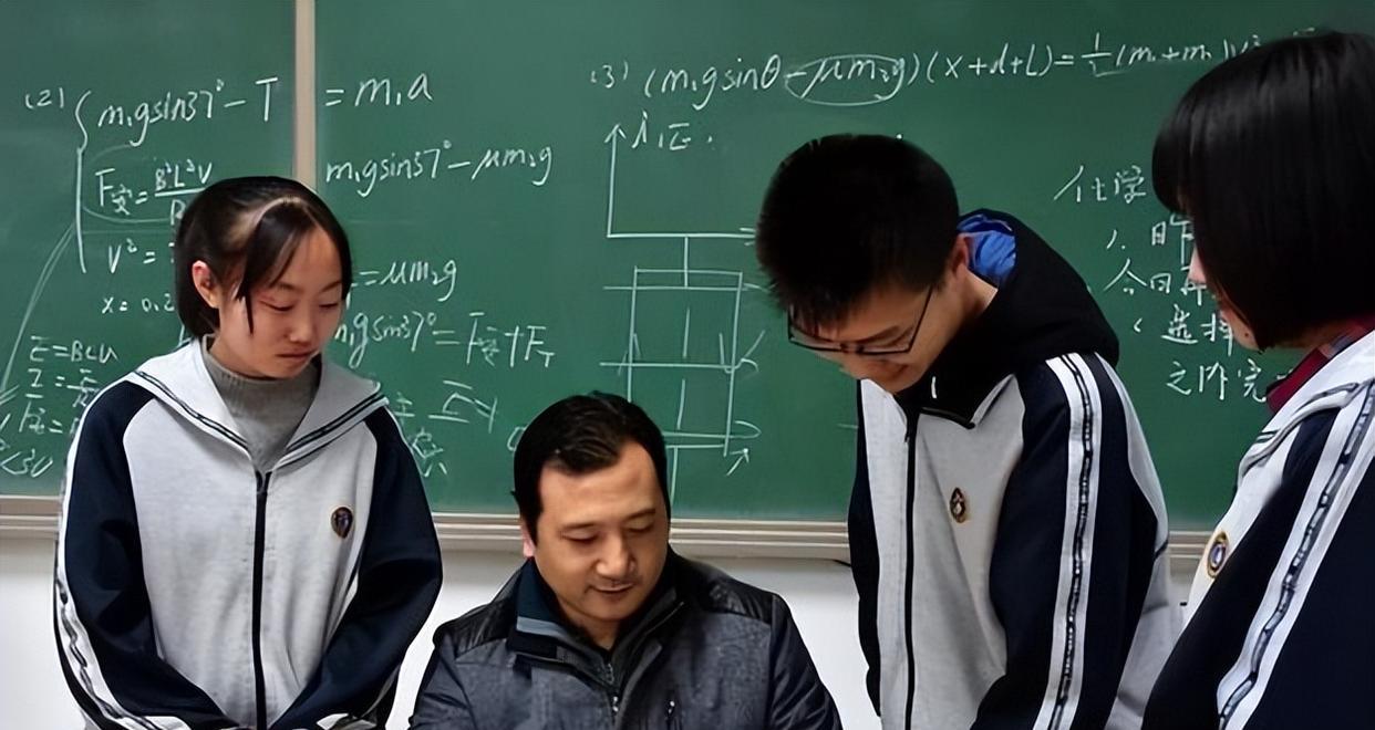 教师|越来越多中小学取消“教师编制”,铁饭碗恐被打破?家长大力支持