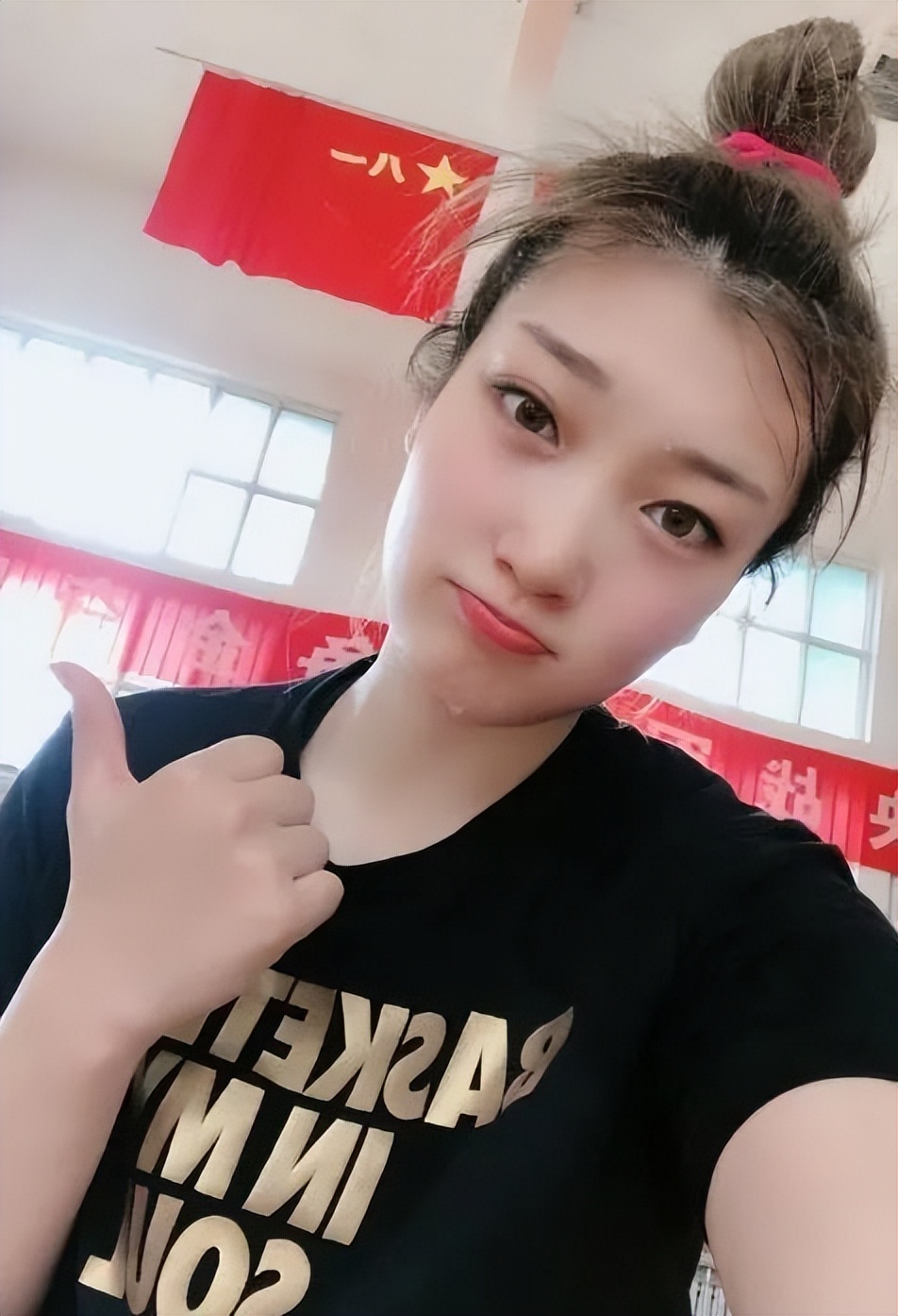 通过30张生活照,了解女篮一姐李梦,真的很美 - 汽车资讯(主打网)