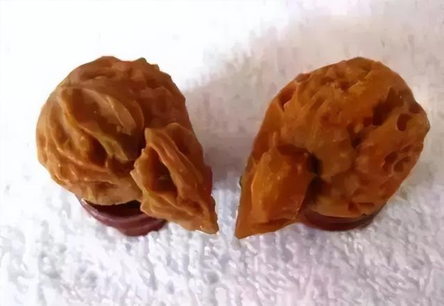 康熙|丑逼文玩 | 丑出新高度,价格却贵的离谱!