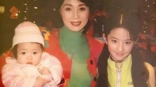 刘亦菲|“豪门金丝雀”刘亦菲的不堪上位史：成也干爹败也干爹