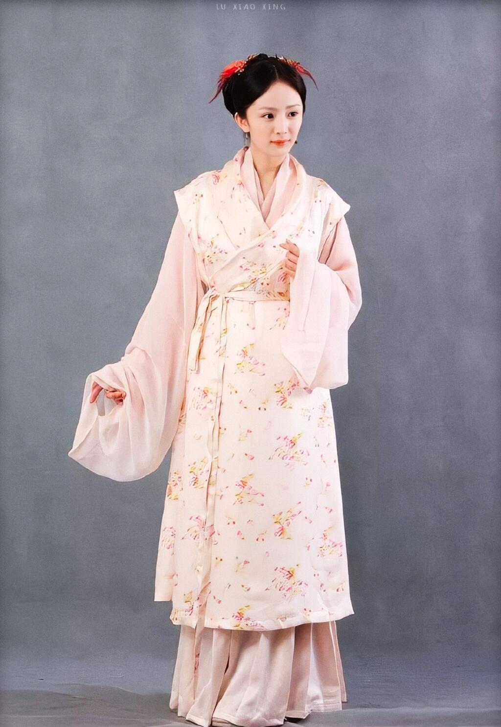 杨幂 杨幂《红楼梦》的定妆照，美人就是美人，剃掉眉毛也一样美！