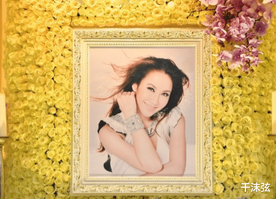 李玟姐姐“大闹灵堂”，喧哗大哭称妹妹被害死，继女呲牙笑太无礼