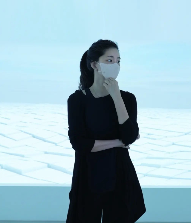 48岁“地表最强小三”,拿下百亿老头却说:我对钱没兴趣