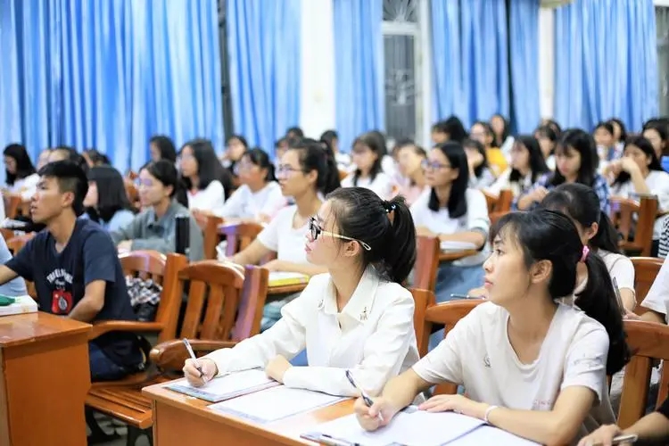 招聘|工作吃亏后才知道的痛，校招和社招差距有所不同，但愿你没选错