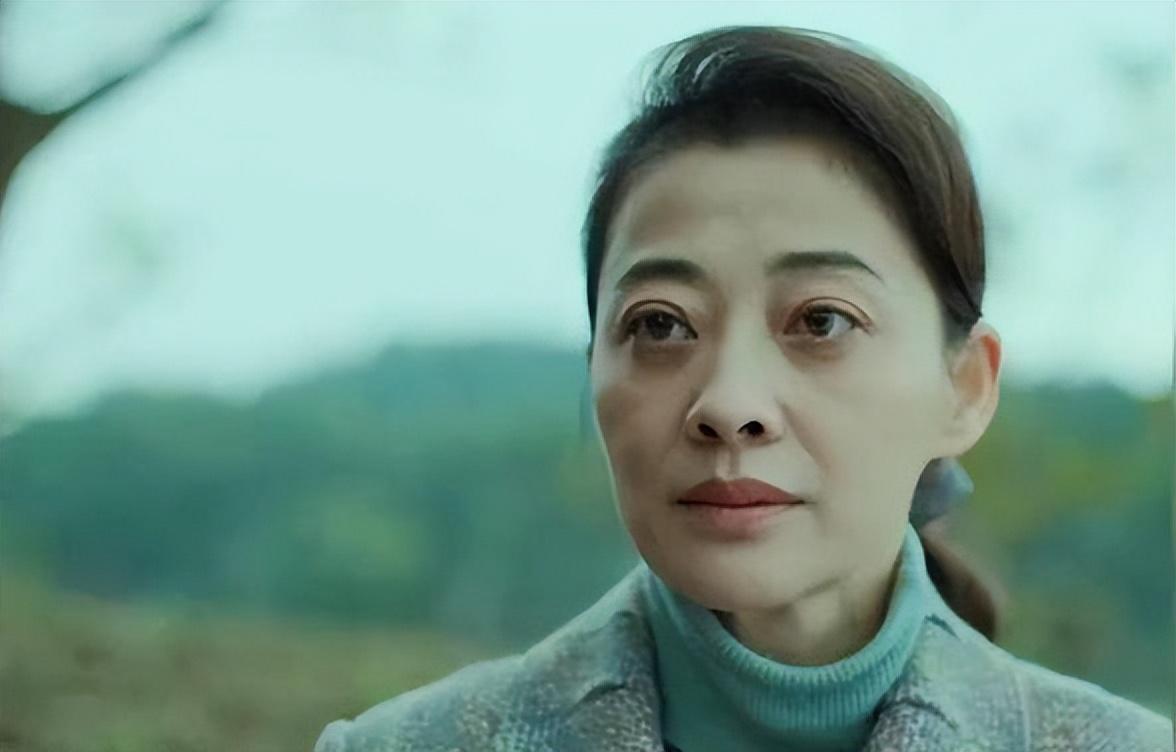 年轻时温柔,到中年却越长越凶,这6位明星天生一副不好惹的脸