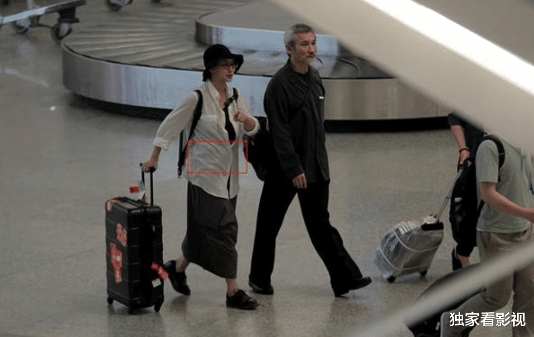 徐克73岁当爹，与施南生相守36年丁克，却与小30岁女友生儿育女