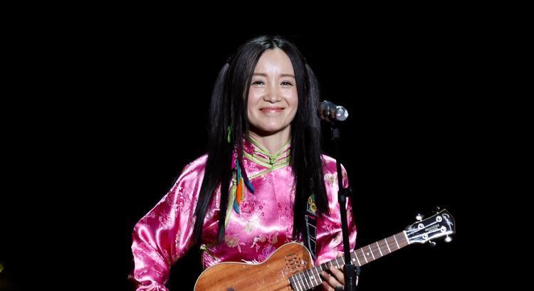 她连登5次春晚,却因为跟恩师同居怀孕,星途尽毁,55岁没人敢娶