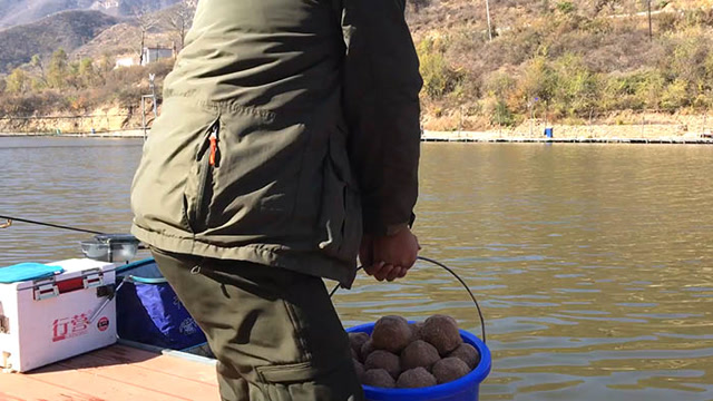 |越打窝越没鱼?补窝中也有门道,一不小心就无鱼可钓