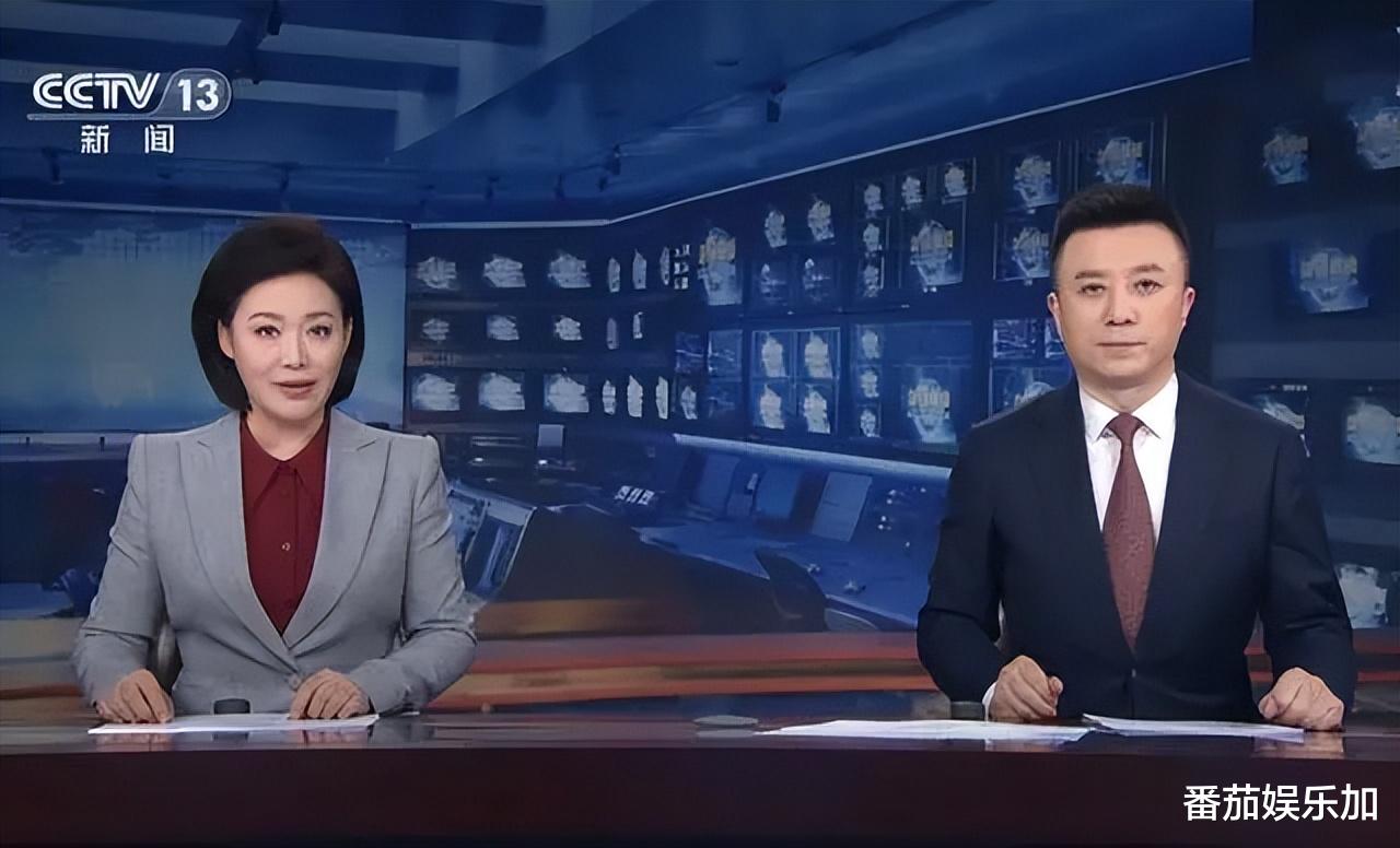 新闻联播|央视《新闻联播》播“急稿”，门面潘涛长时间“低头”念稿引非议