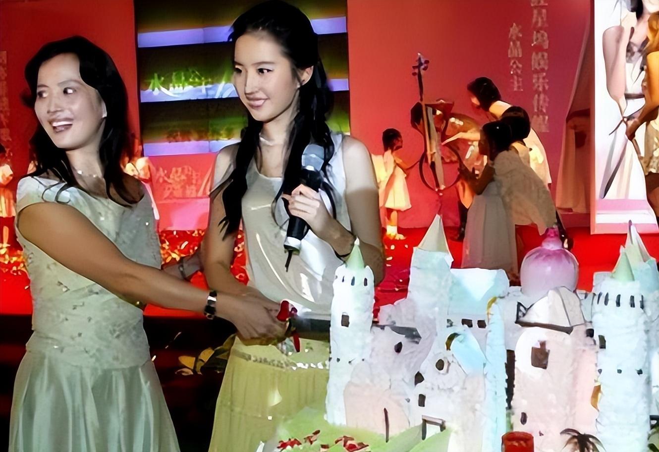 事实证明,35岁还“黑料不断”的刘亦菲,始终难逃“干爹”陈金飞