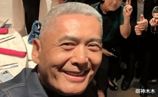 吴君如|杨紫琼宴请港娱圈大佬，吴君如激动触摸小金人，周润发白发显沧桑