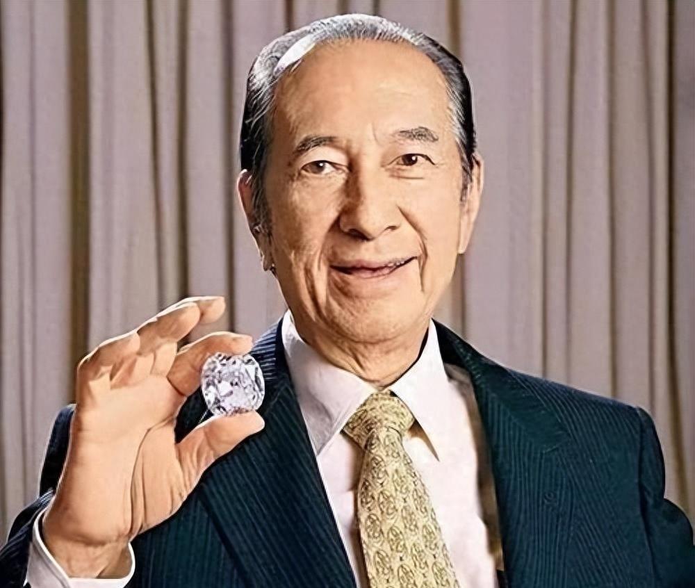 78岁赌王不用试管还能生女，梁安琪意外说漏了嘴，他依靠的是什么