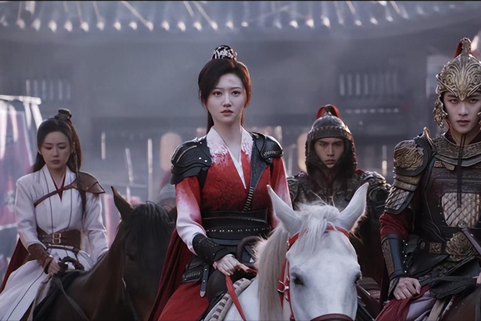 没想到，快到年底了，35岁景甜会以这种的方式，打出一副“王炸”