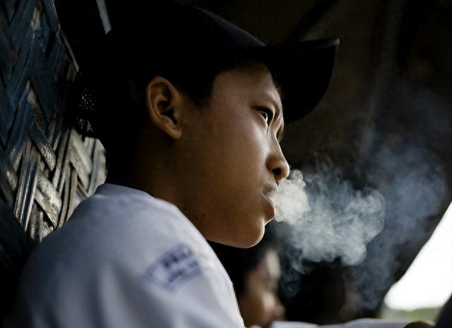 提醒老烟民：4种香烟被列入黑名单，别以为对身体好，有在吸的吗