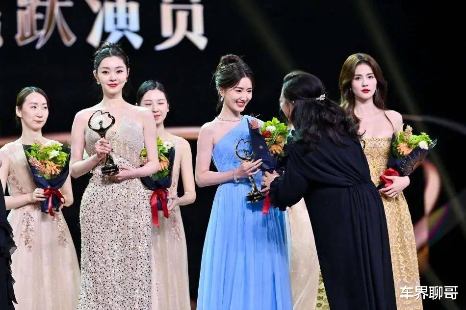 汪峰|一场顶级盛事,将平板身材玩性感的尴尬,展现得淋漓尽致