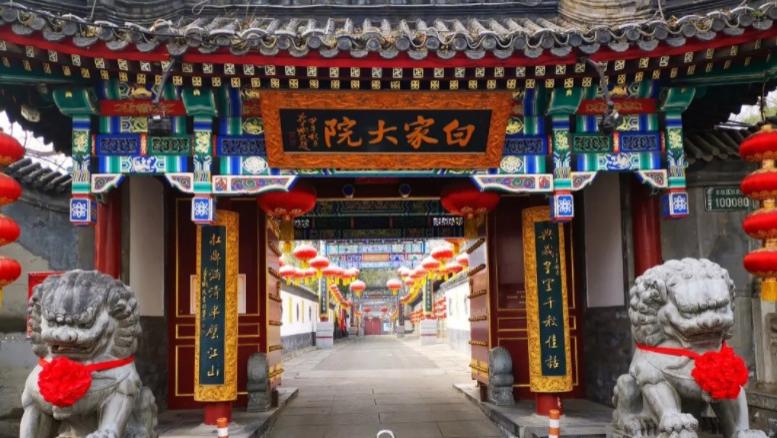 侯耀华补办77岁寿宴，女徒弟安娜金缺席，与爱徒何云伟关系也存疑