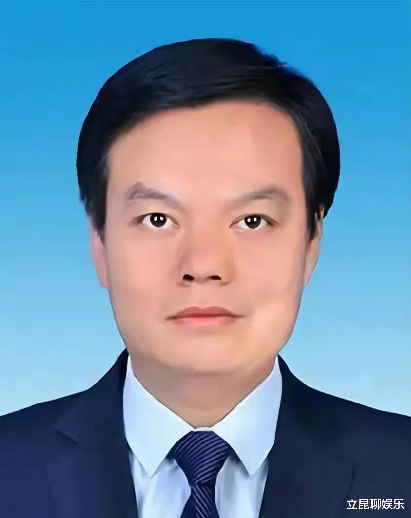 够拼的韦副市长,忙了一天还驱车三百东南飞,为的是与美人鸳鸯配