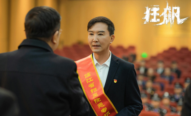 杨迪|吴刚与妻子岳秀清:恩爱30余年,公认的模范夫妻,一家三口很幸福