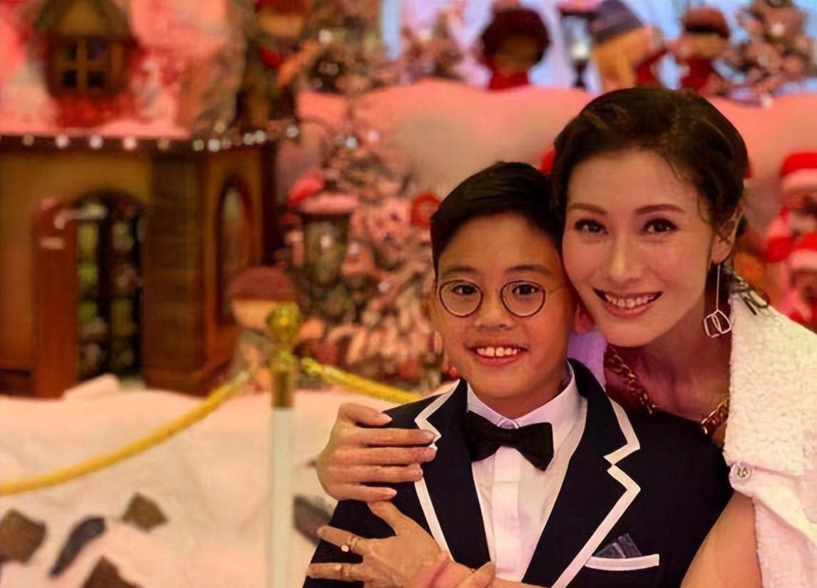 看完刘烨儿子的近照,终于明白混血儿的心酸,周华健比儿子还年轻