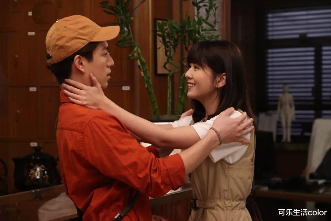 陈嘉慧“路氏正骨”后遗症爆发?蔡思贝、游嘉欣晒靓身材,佢穿冷衫险中暑晕低~